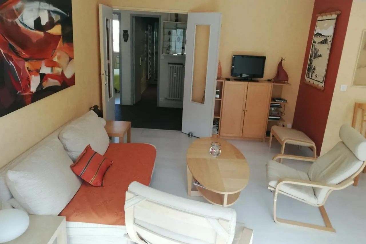 Sunny Apartment In The Heart Of イエール