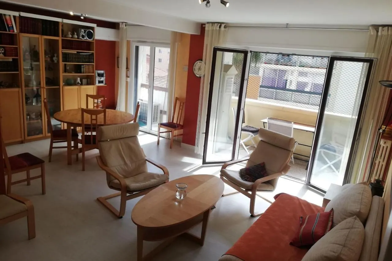 Sunny Apartment In The Heart Of イエール